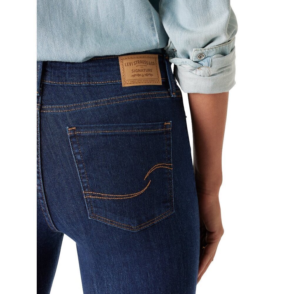 Levi Strauss Signature Women's 8 Modern Bootcut Jeans Dark Blue Wash - Picture 6 of 10